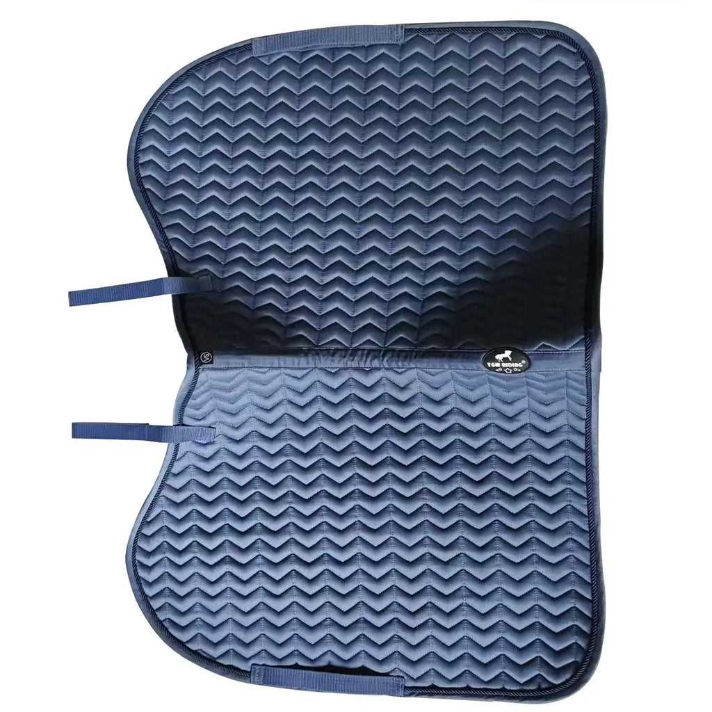 Classic saddle pad. The girth loops are opened by touch tape fastener.